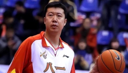 一婚娶司令女儿，二婚娶小13岁娇妻，如今48岁的王治郅成人生赢家|宋杨|篮球|中国女篮|中国男篮|北京女篮_新浪体育_新浪新闻